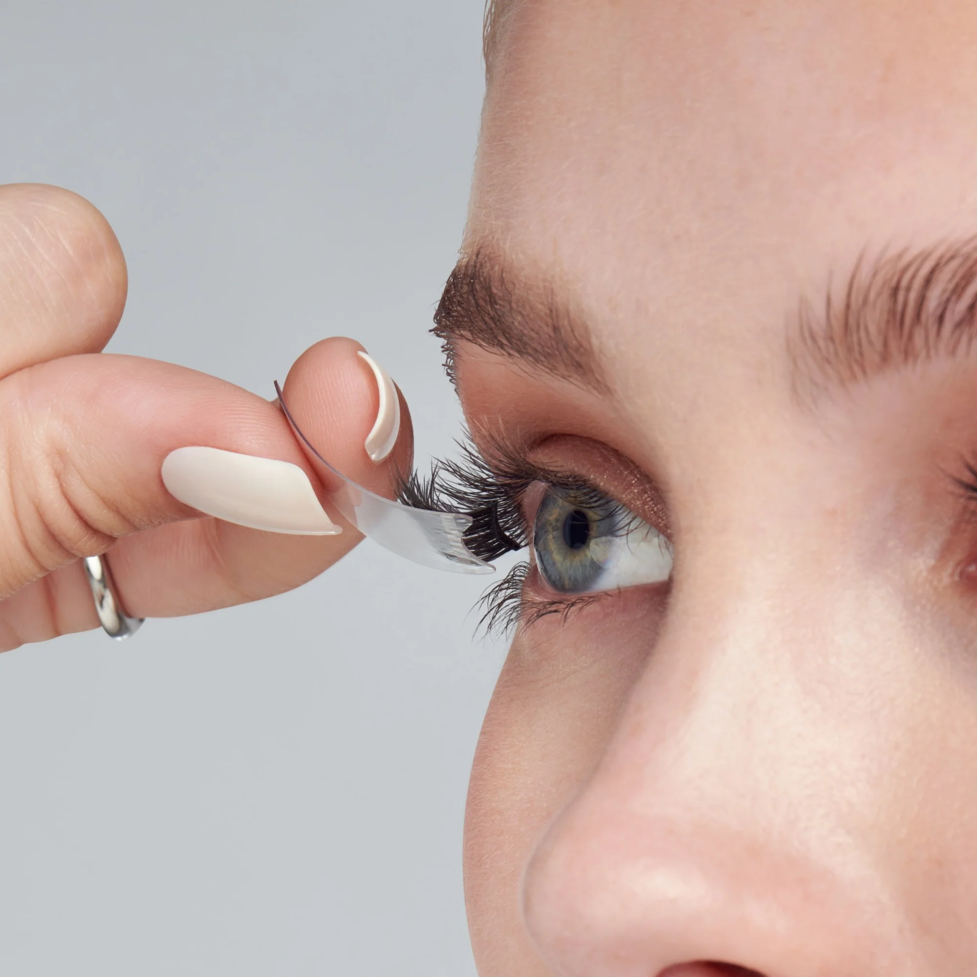 imPRESS Falsies easy tab Self Adhesive Eyelashes – Classy Natural - Image 2