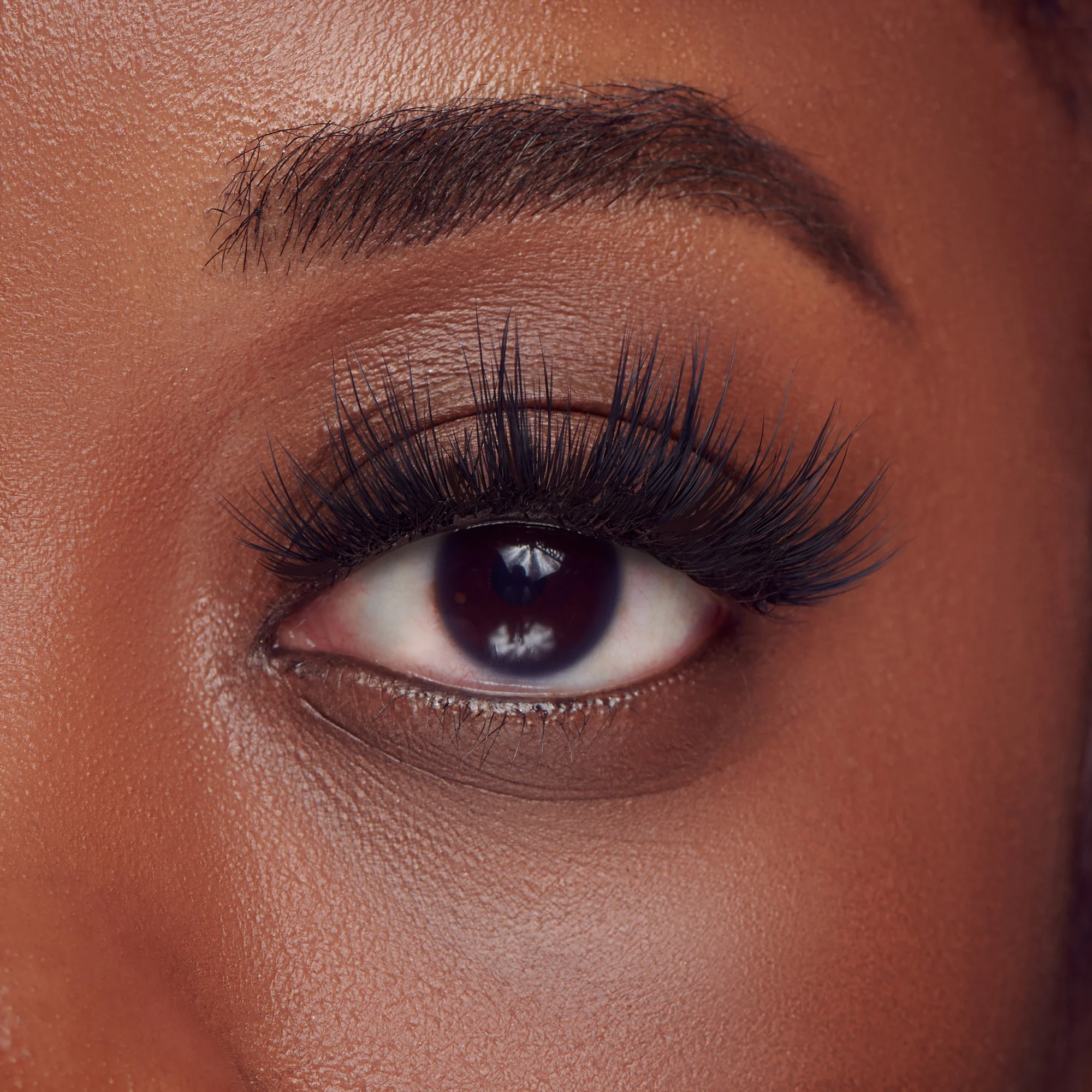 KISS The Power of Pink Limited Edition False Eyelashes, ‘Hope’, 1 Pair - Image 2