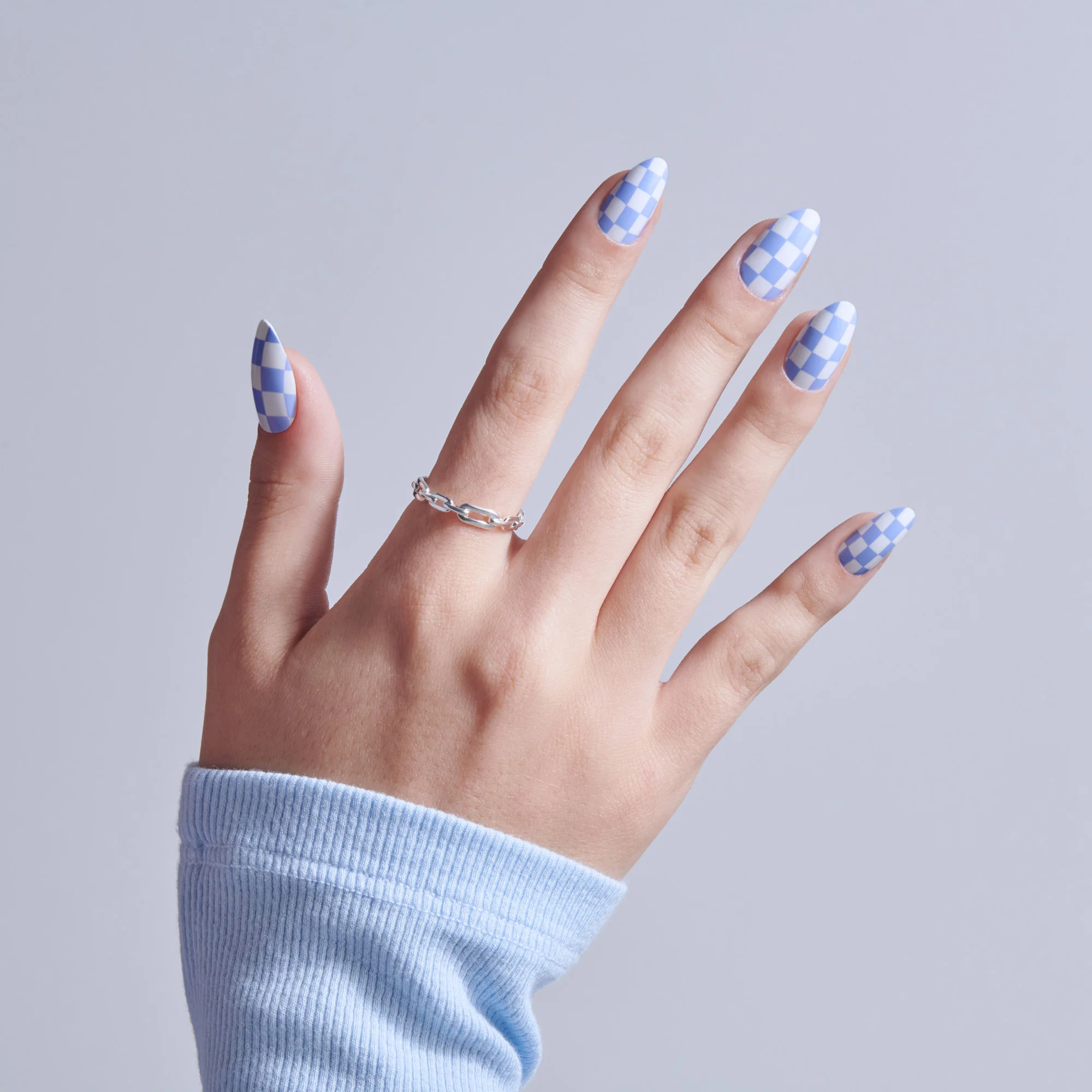 KISS CORE Design Press On Glue Nails - Credit - Image 3