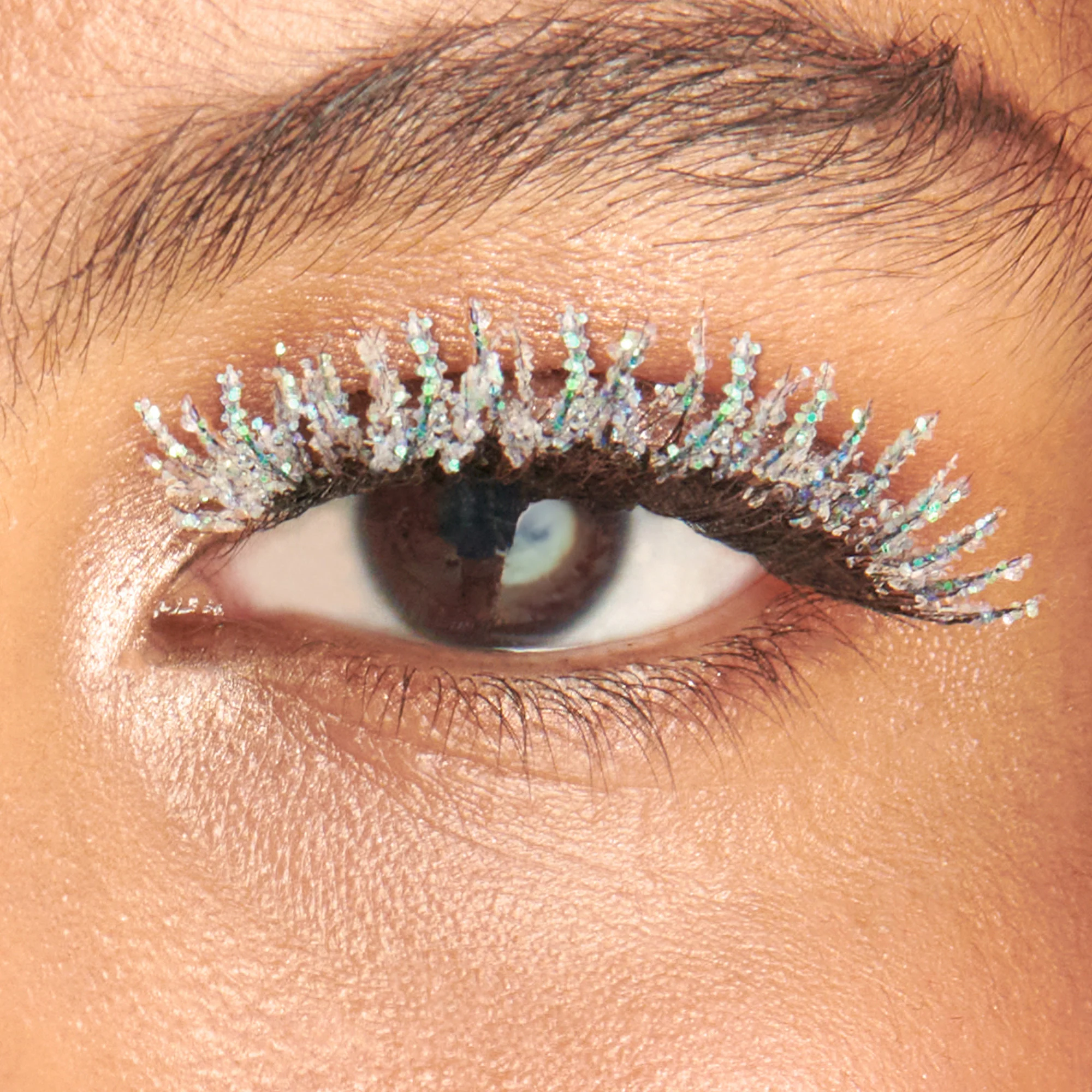 KISS So Natural Holiday False Eyelashes – Fluffy Natural - Image 4