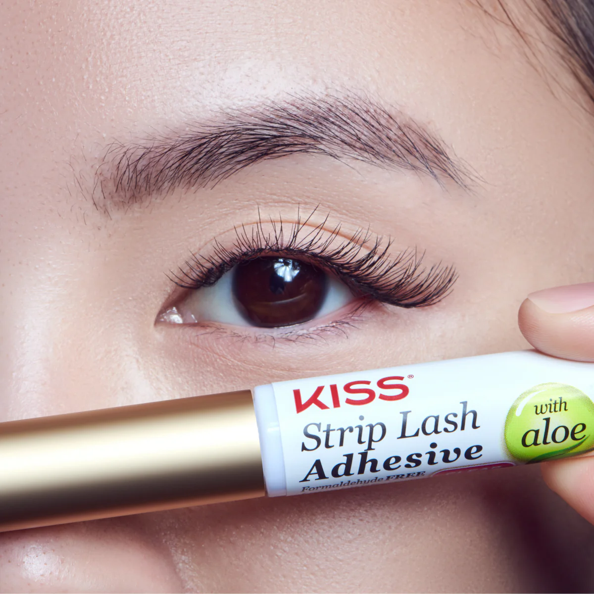 KISS Strip Eyelash Adhesive Clear - 3-Pack - Image 2