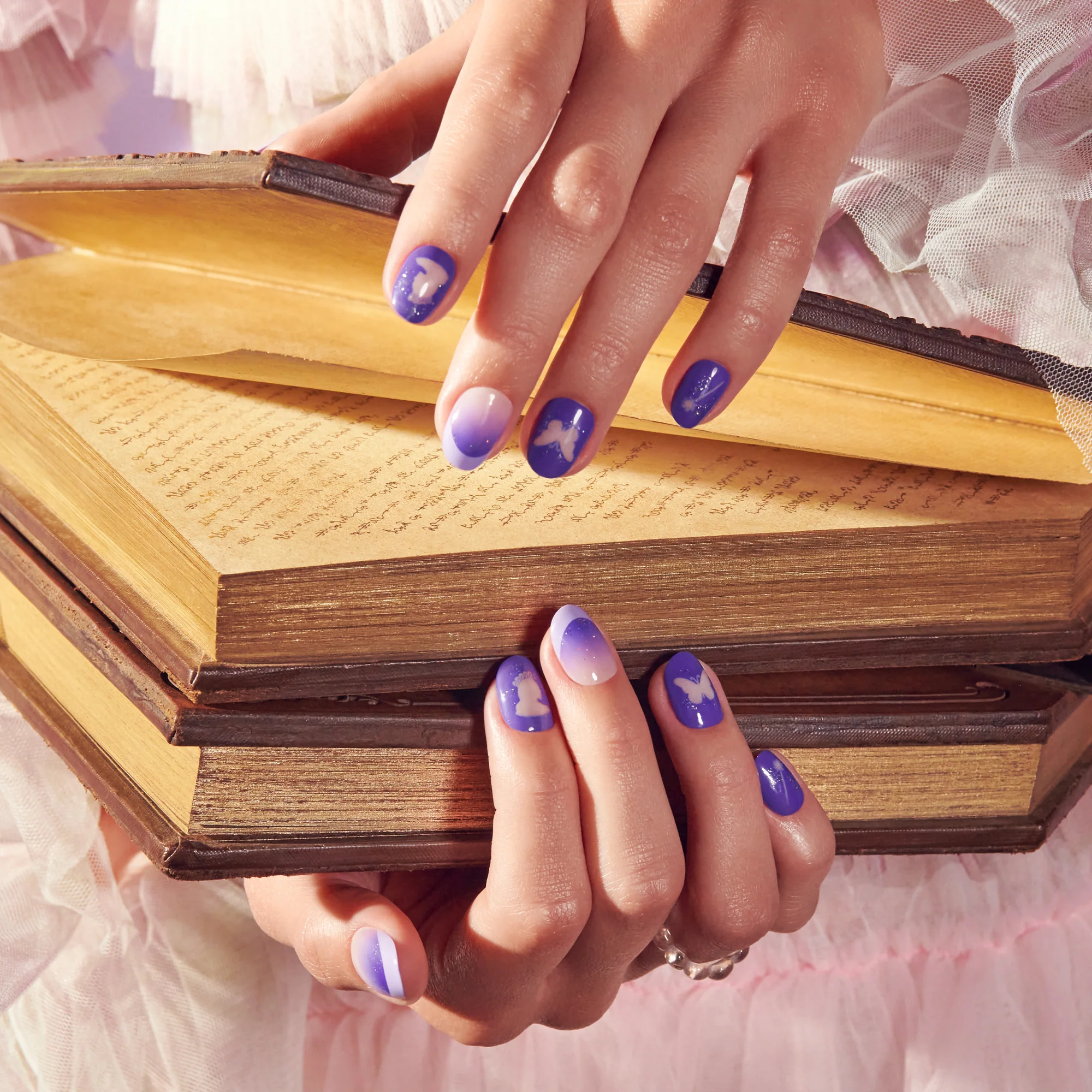 KISS X WICKED: FOR GOOD | Glow With Glinda - Image 3